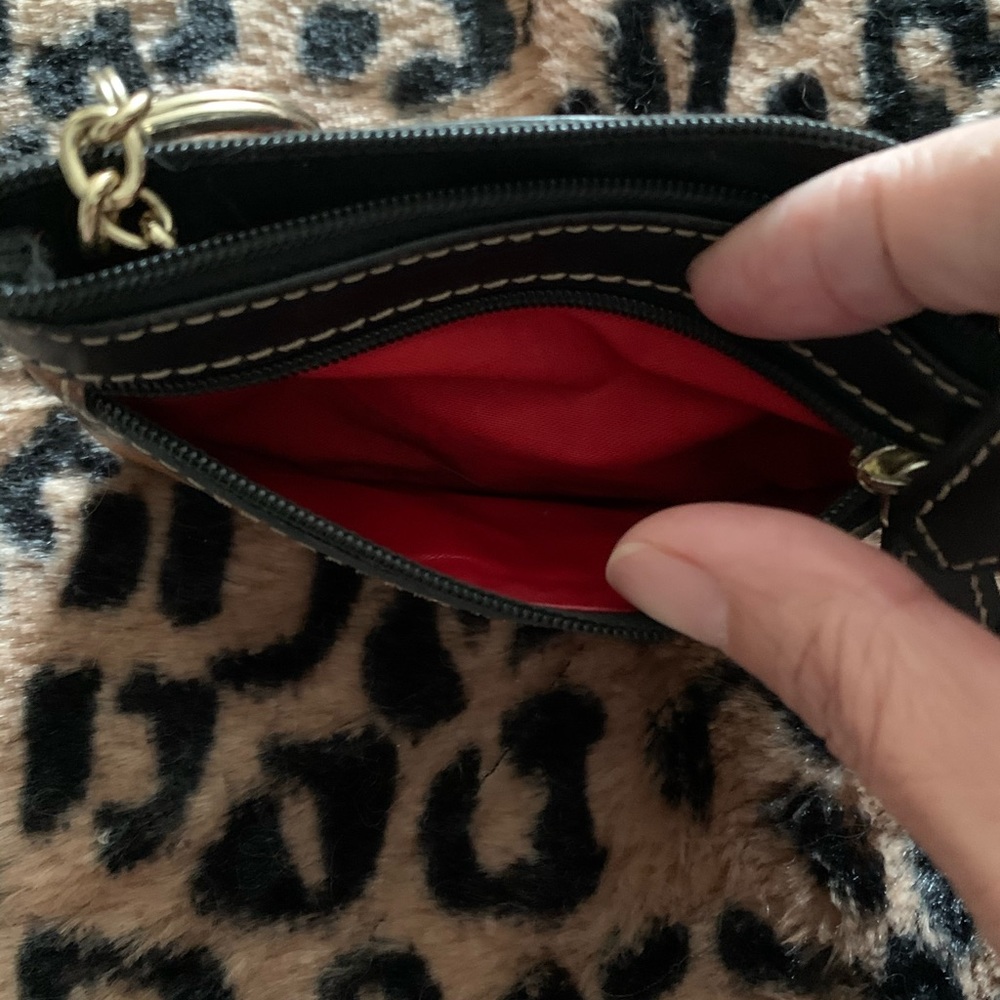 Dooney & Bourke
Key ring coin purse 👛 - Picture 4 of 8